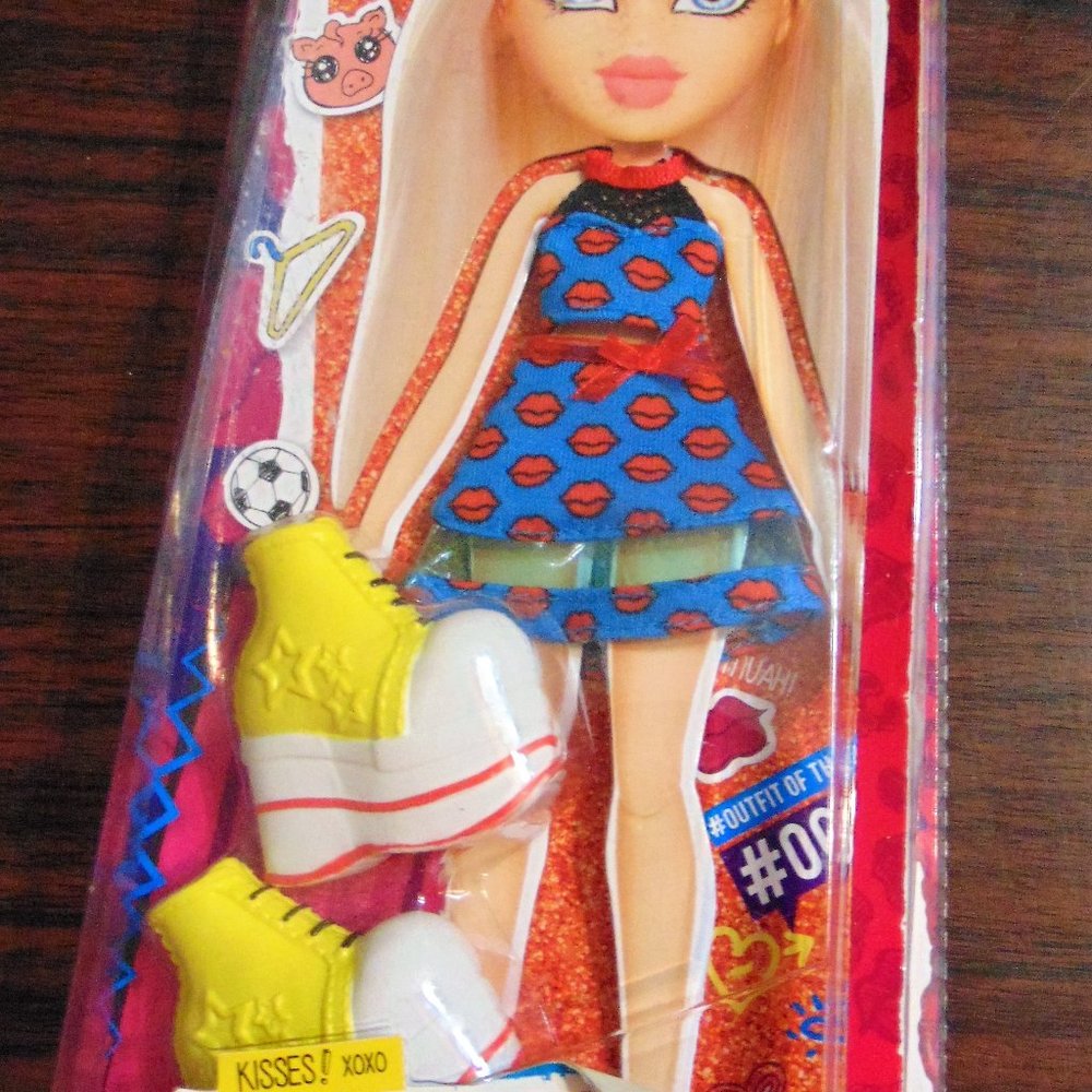 Bratz Kisses XOXO Doll Fashion Accessory Pack Outfit Shoes 2015 Platforms Hearts